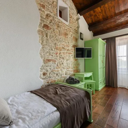Gina Villa Valtura